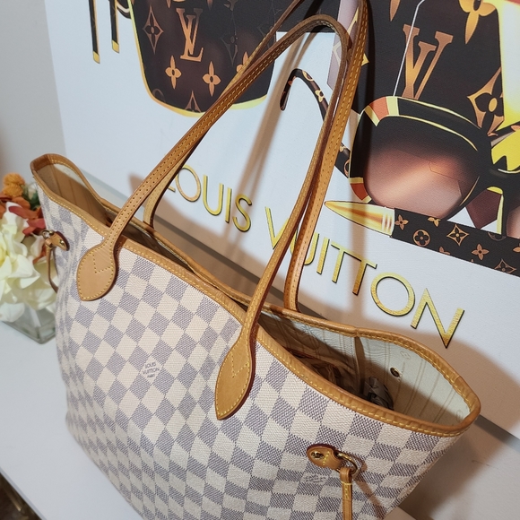 Louis Vuitton Neverfull MM - Picture 8 of 12